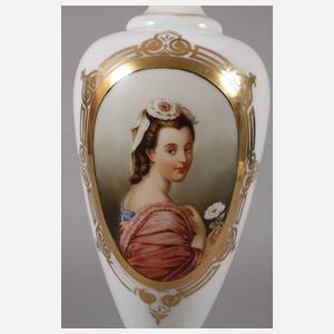 Große Milchglasvase