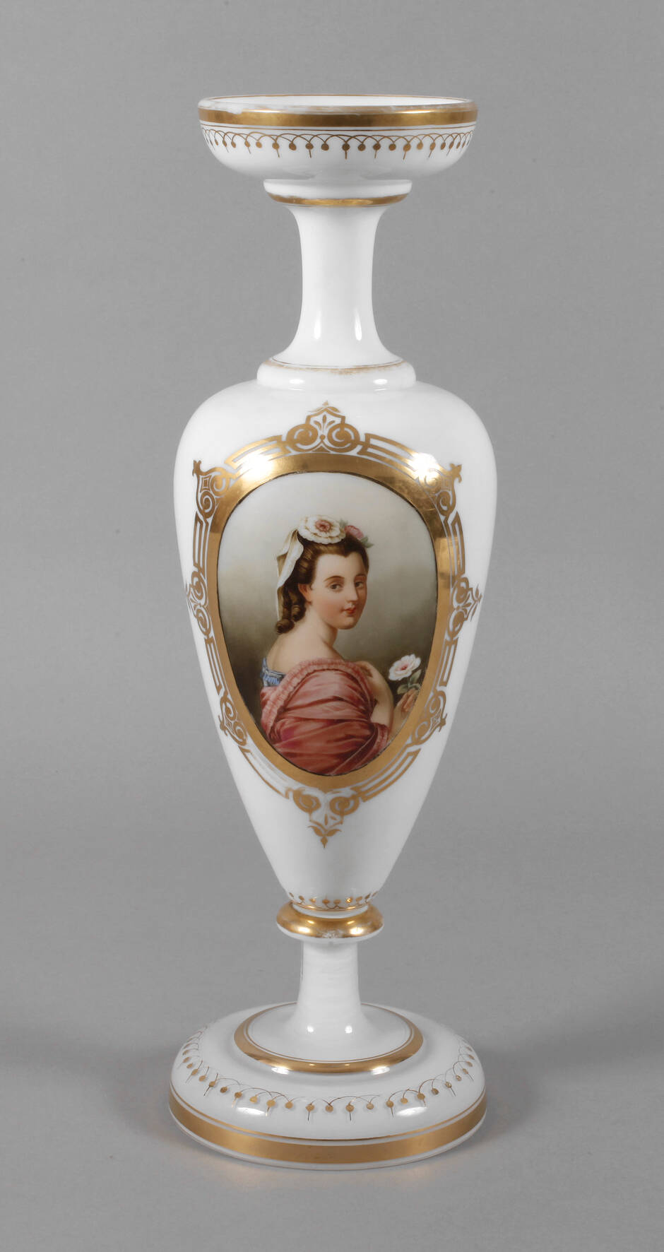 Große Milchglasvase