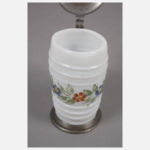 Kleiner Milchglaskrug