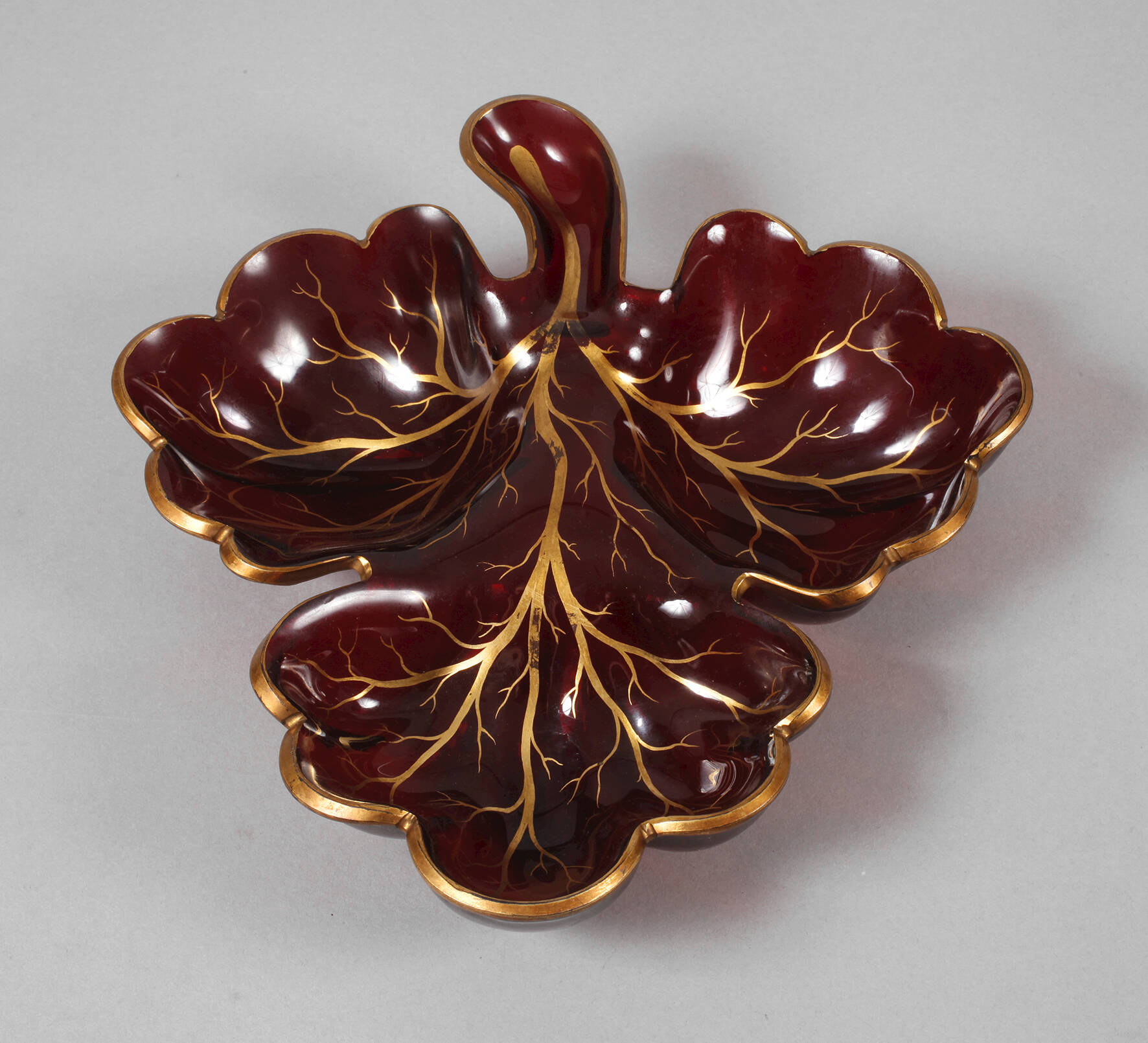 Blattschale Rubinglas