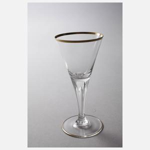 Drei und vier Weingläser