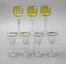 Drei und vier Weingläser