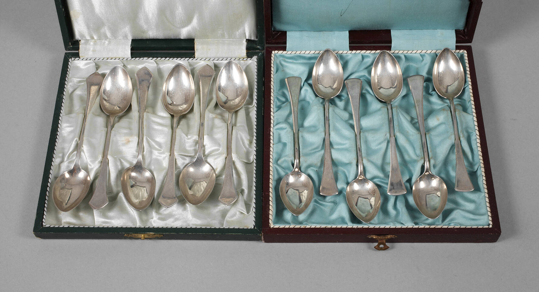 Zwölf Dessertlöffel Silber