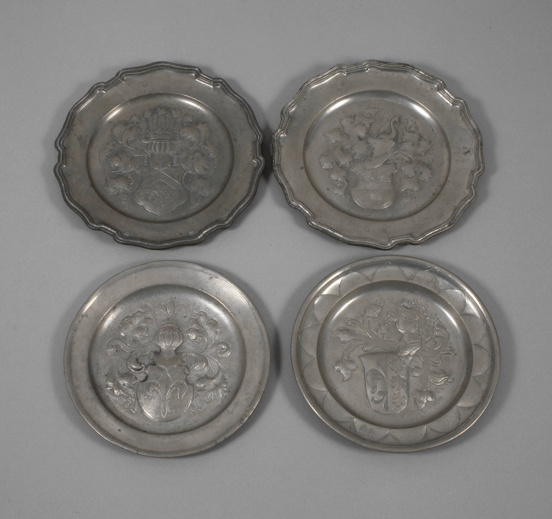 Vier Zinnteller Historismus