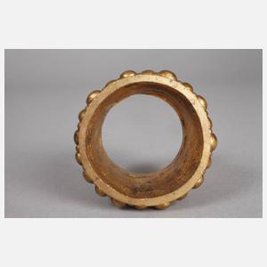 Vier klassizistische Bronzekapitelle