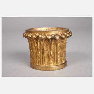 Vier klassizistische Bronzekapitelle