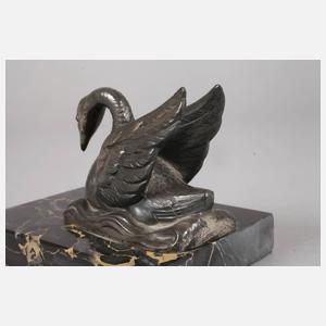 Paar Buchstützen als Schwäne