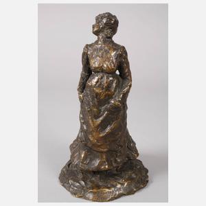 Marque, Frau im langen Kleid