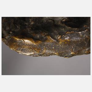 Marque, Frau im langen Kleid