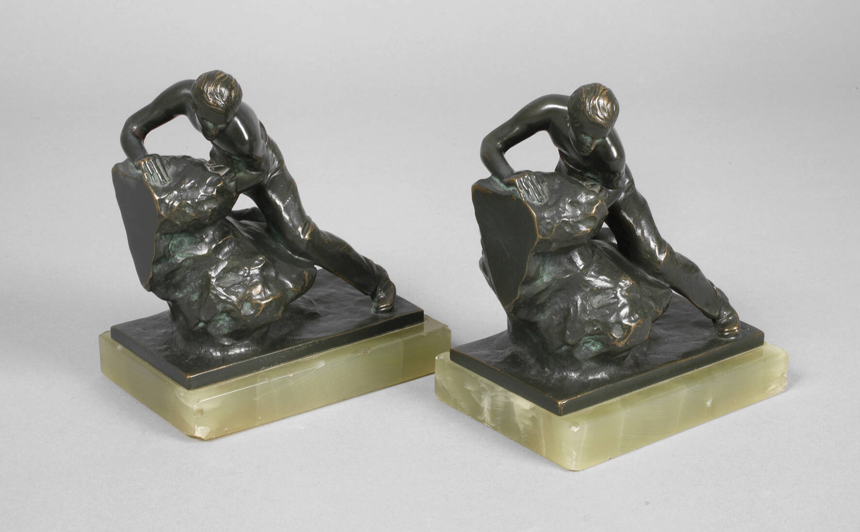 Bruno Zach, Paar Buchstützen