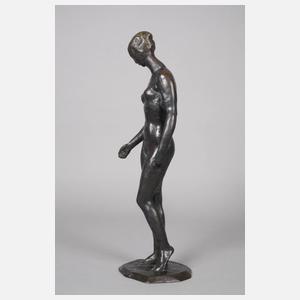 Stehender weiblicher Akt