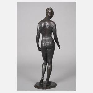 Stehender weiblicher Akt