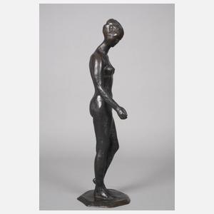 Stehender weiblicher Akt