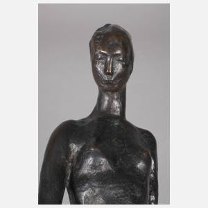 Stehender weiblicher Akt