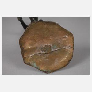 Stehender weiblicher Akt