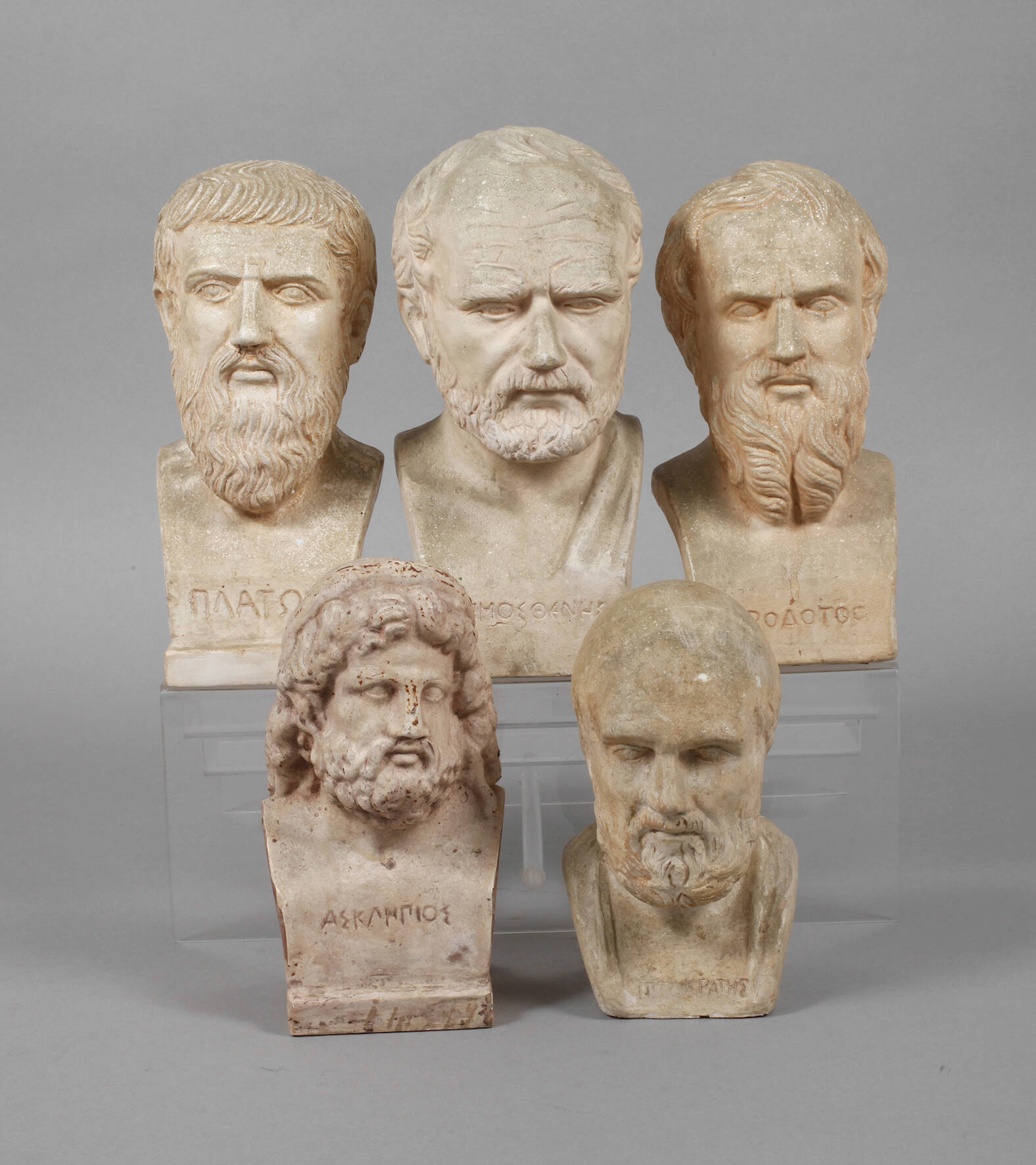 Büsten fünf antiker Persönlichkeiten