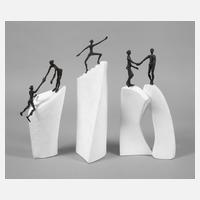 Drei moderne Skulpturen111