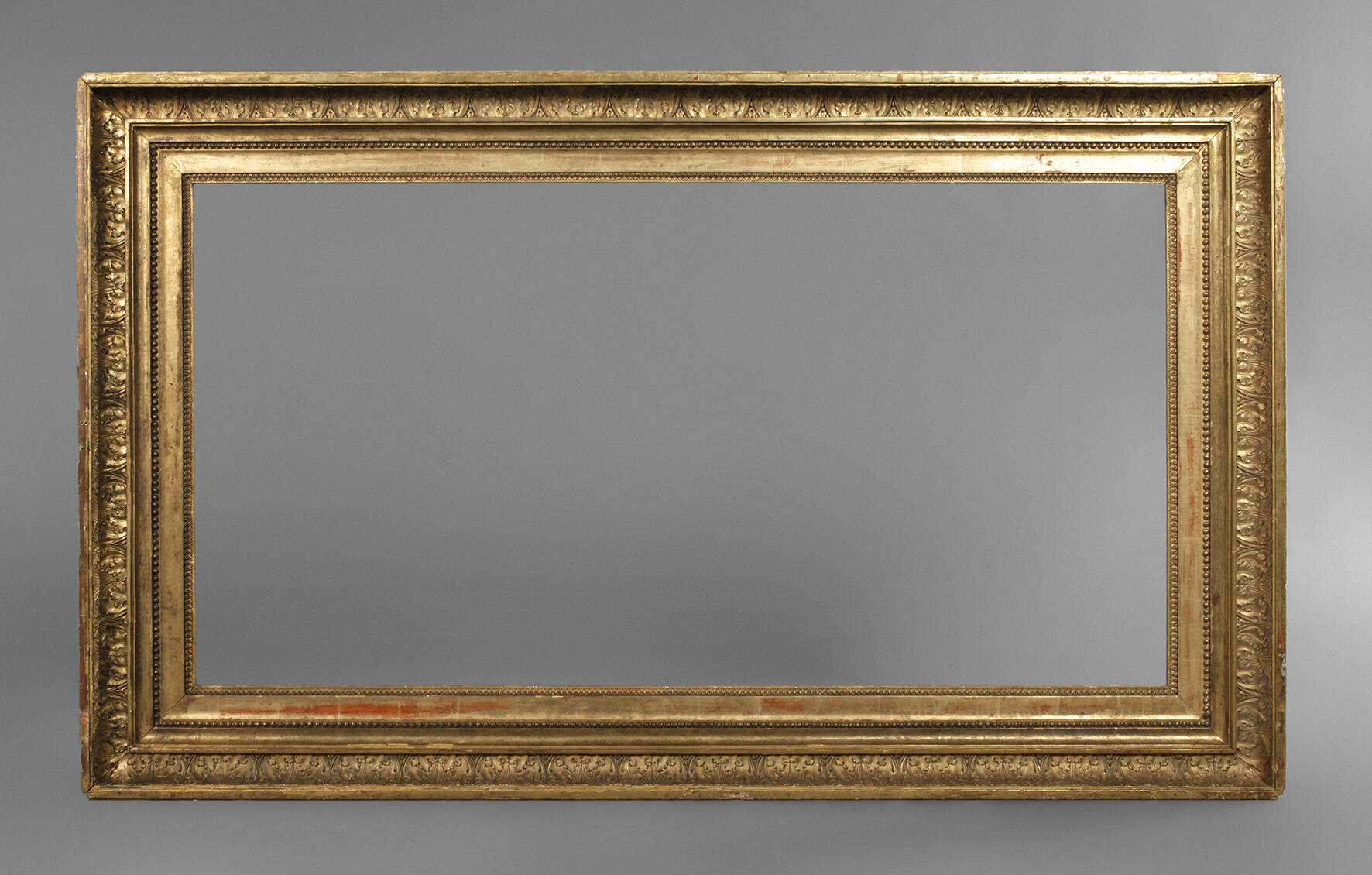 Sehr große klassizistische Goldstuckleiste