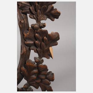 Zwei geschnitzte Rahmen