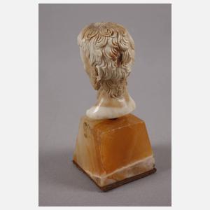 Feine Hirschhornschnitzerei