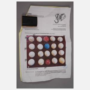 Zwanzig Billardkugeln