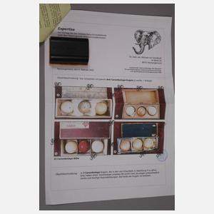 Zwölf Billardkugeln