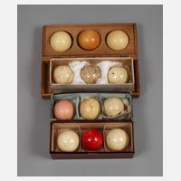 Zwölf Billardkugeln111