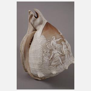 Feine Muschelschnitzerei