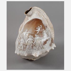 Feine Muschelschnitzerei