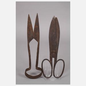 Handarbeitsklemme und zwei Scheren