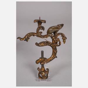 Handarbeitsklemme und zwei Scheren