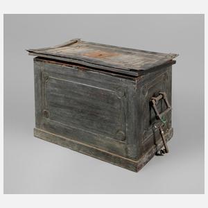 Kleine Eisentruhe
