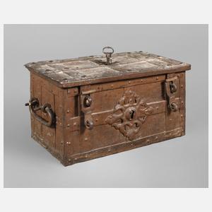 Kleine Eisentruhe