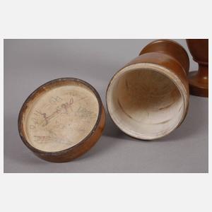 Neun Apothekengefäße