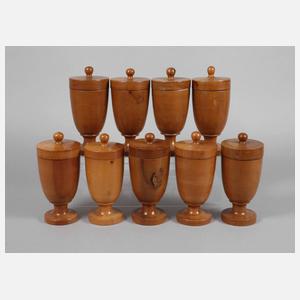 Neun Apothekengefäße