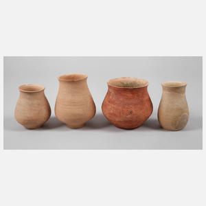 Vier Apothekergefäße