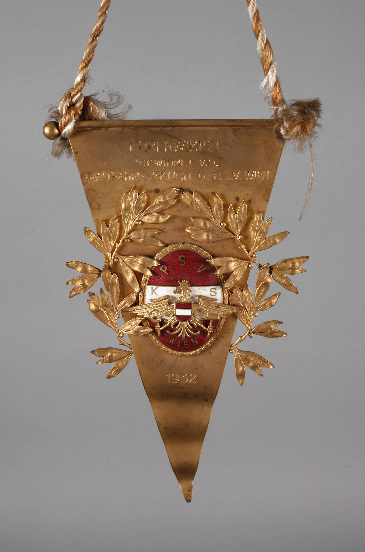 Ehrenwimpel des Polizeisportvereines Wien