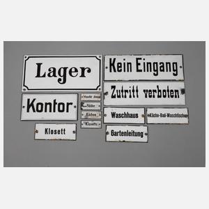 Zwölf Hinweisschilder Emaille