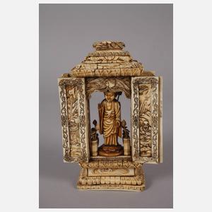 Prächtige Beinschnitzerei