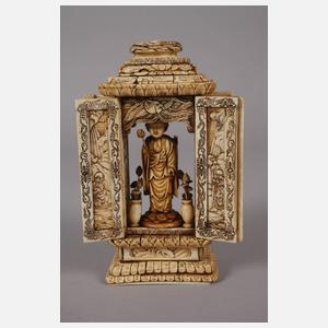 Prächtige Beinschnitzerei