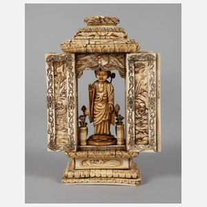 Prächtige Beinschnitzerei