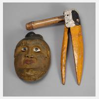 Zwei Schnitzarbeiten111