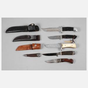 Fünf Jagdmesser