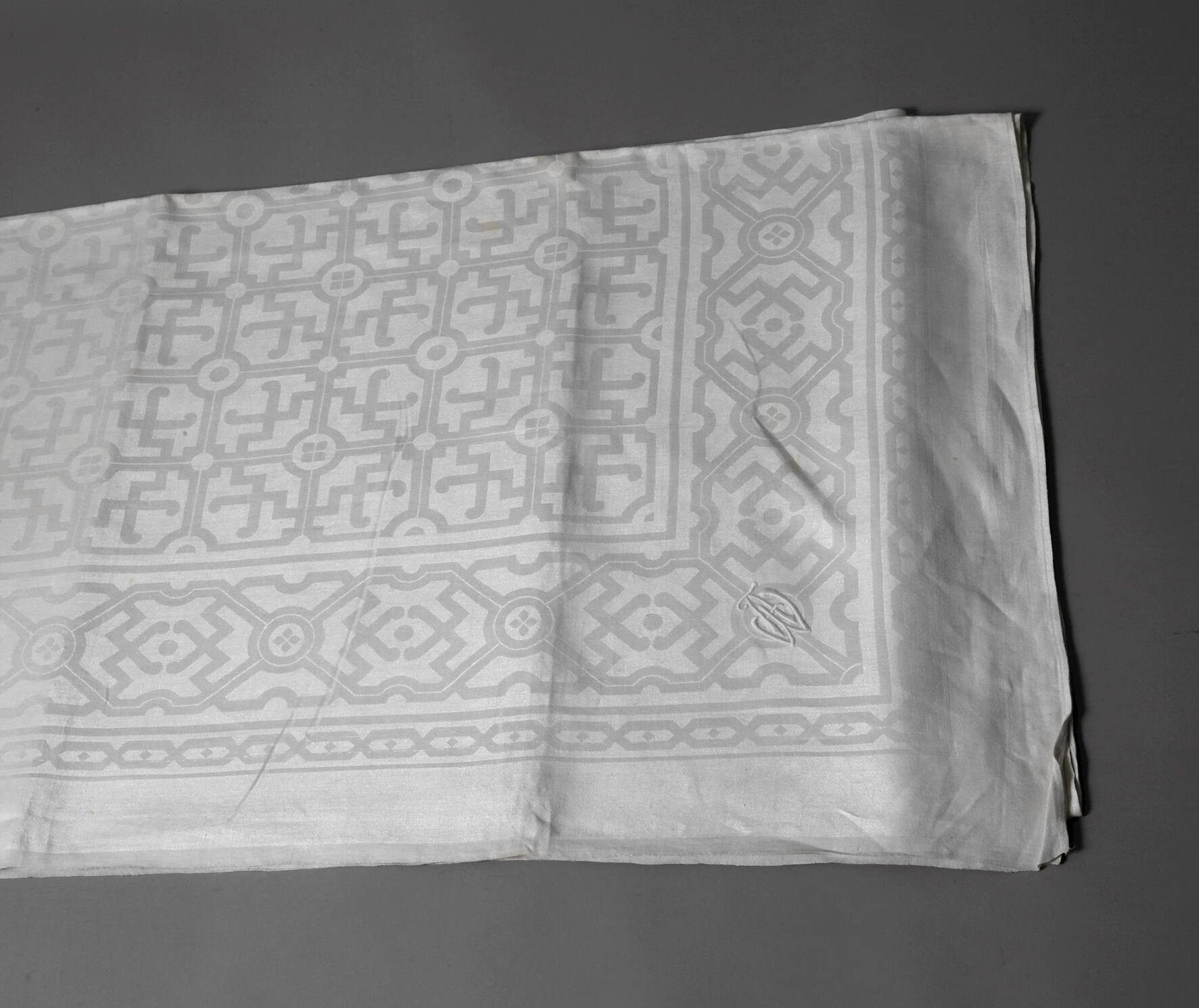 Großes Tafeltuch Bandelwerkdekor