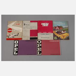 Sechs Automobilbroschüren