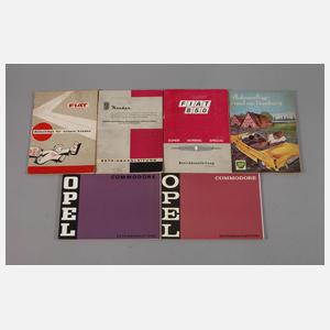Sechs Automobilbroschüren