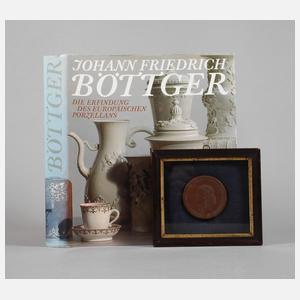 Buch und Plakette Böttger
