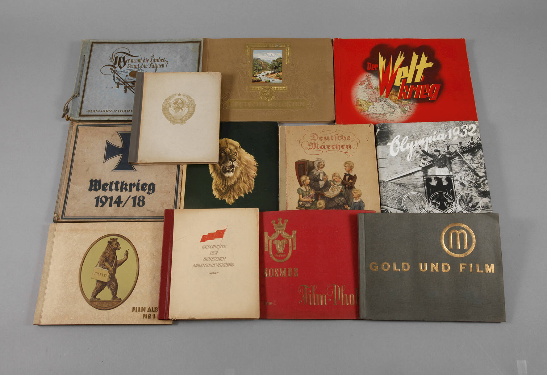 Elf Sammelbilderalben