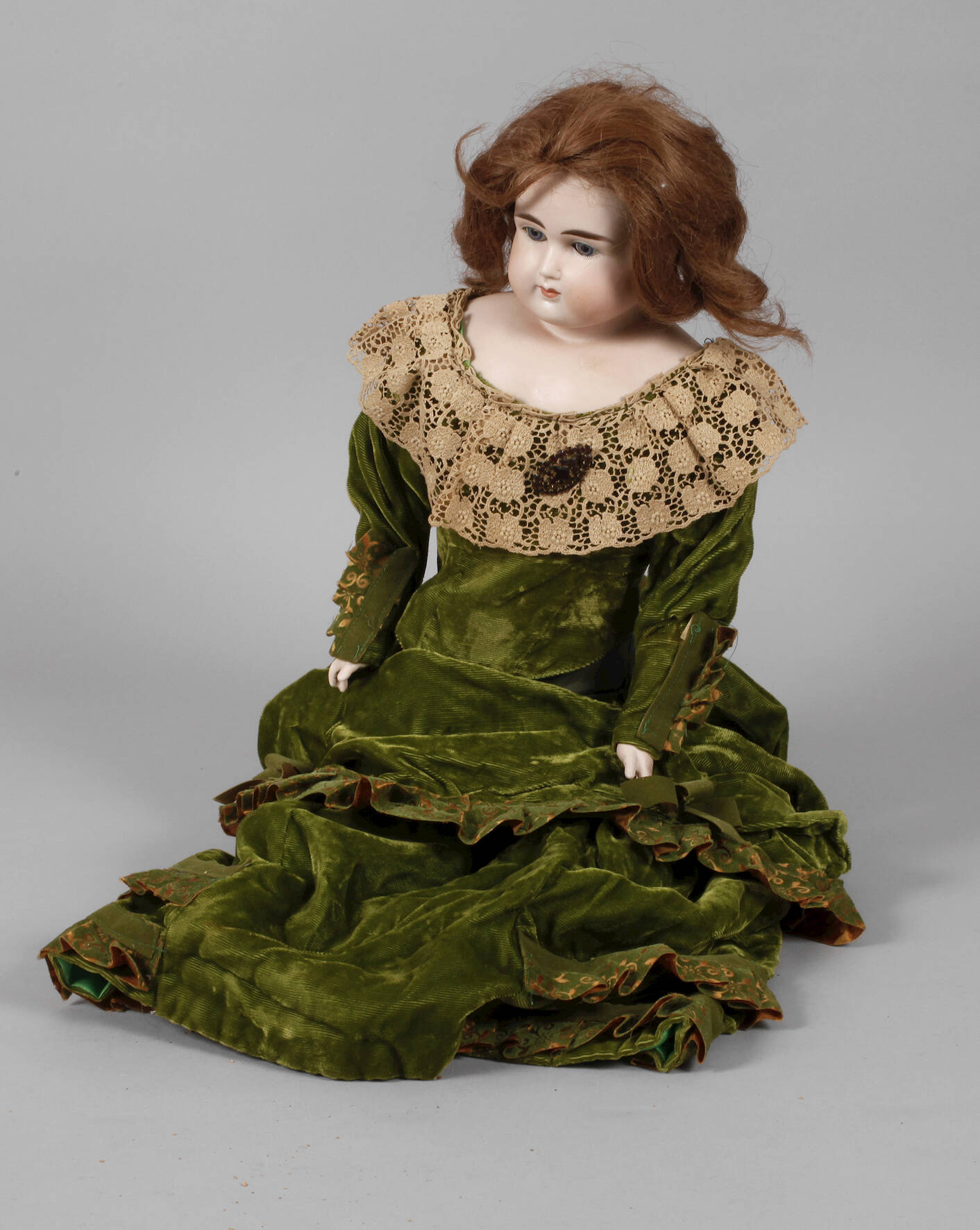 Große französische Porzellankopfpuppe