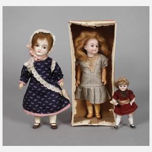 Drei Puppenstubenpuppen